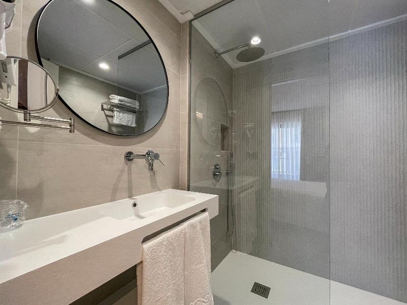 Hostal Quatre Llunes image