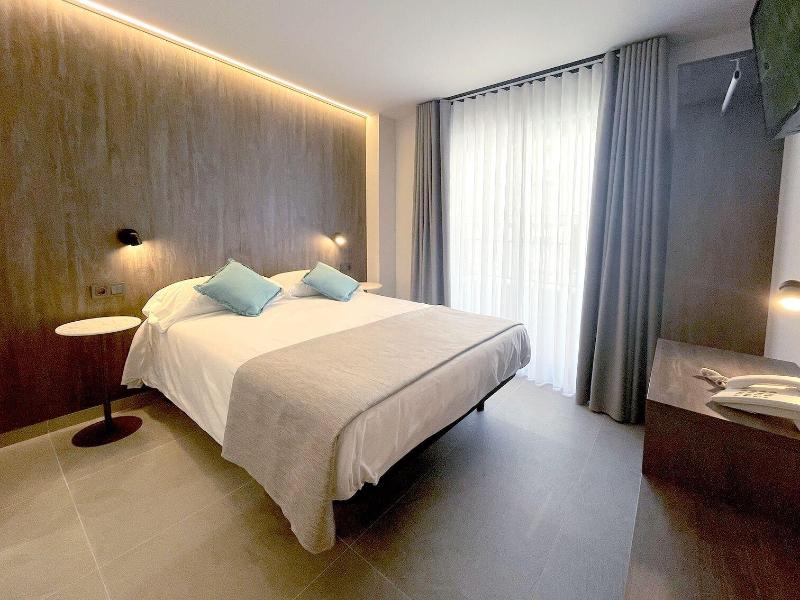 Hostal Quatre Llunes image
