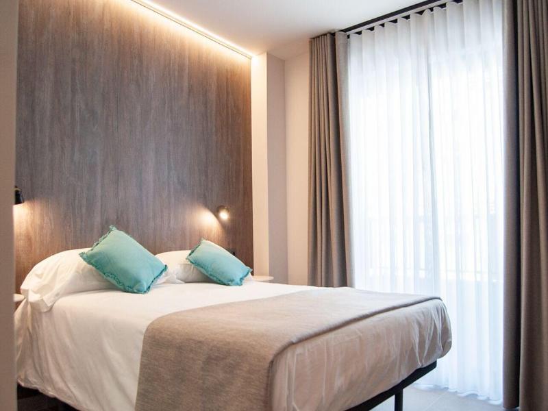 Hostal Quatre Llunes image
