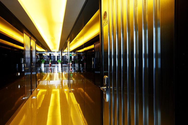 Q Hotel image