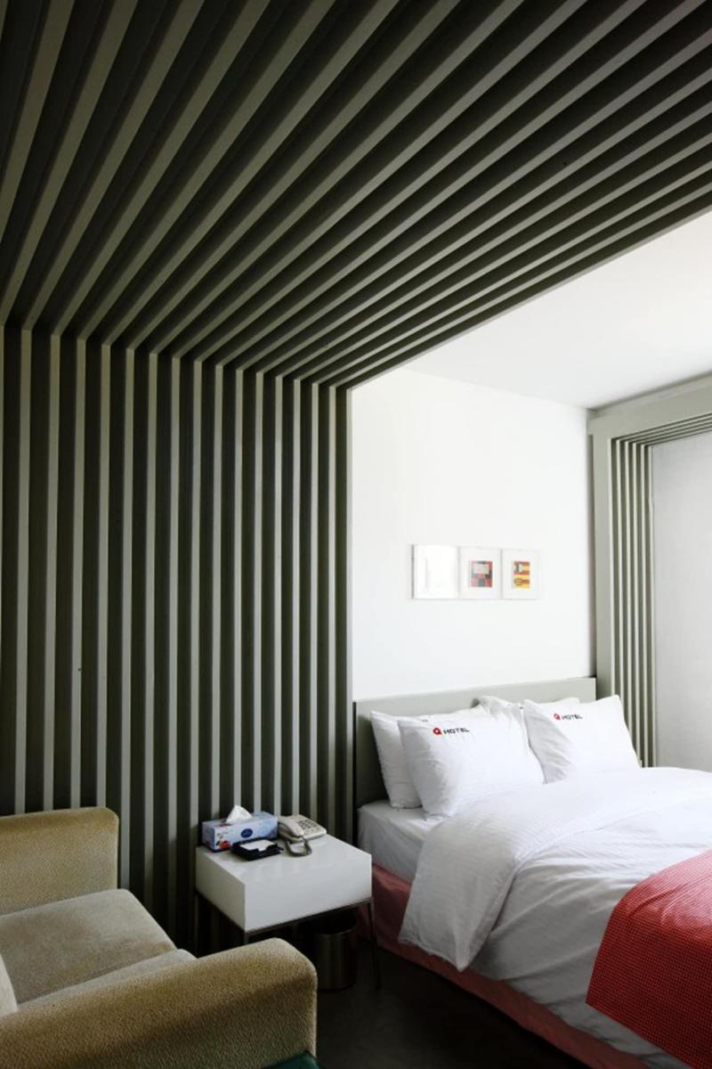 Q Hotel image
