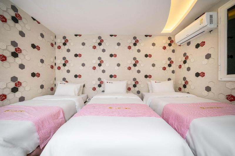 Q Hotel image