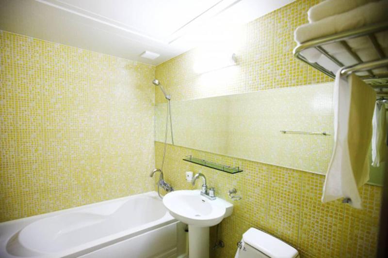 Q Hotel image