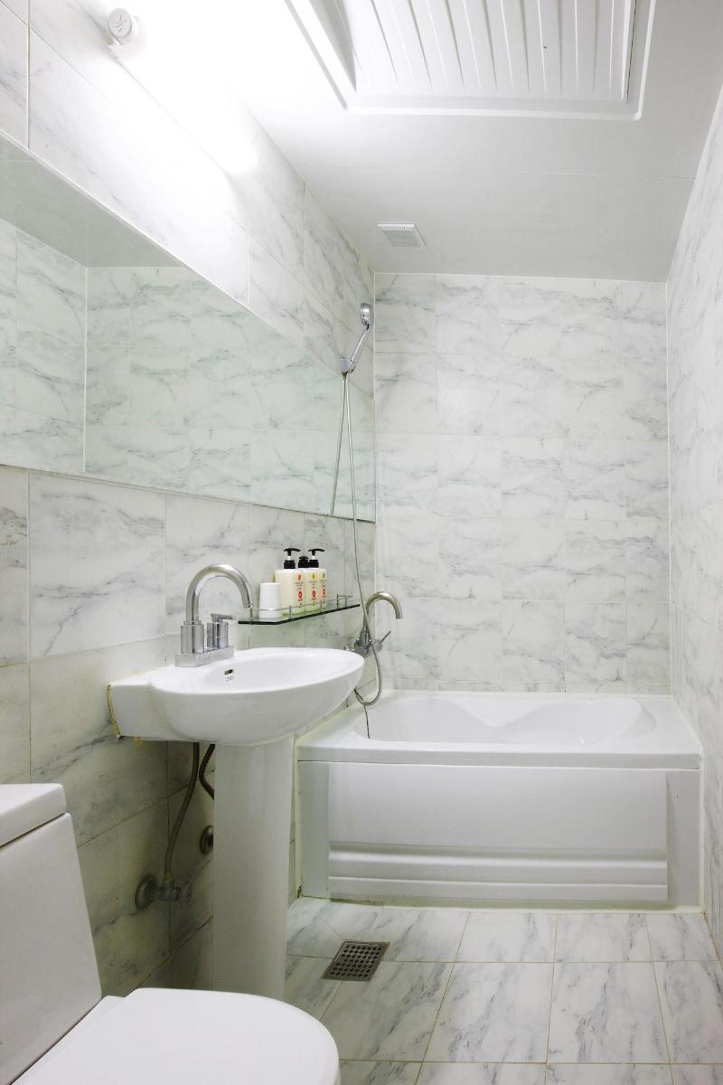 Q Hotel image
