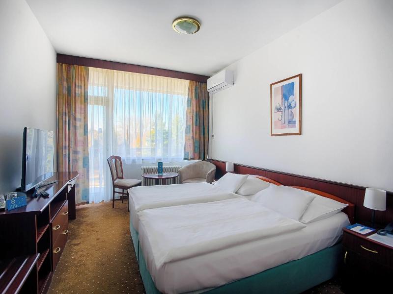Splendid Ensana Health Spa Hotel image