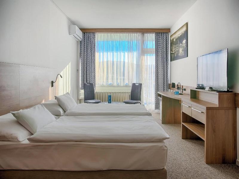 Splendid Ensana Health Spa Hotel image