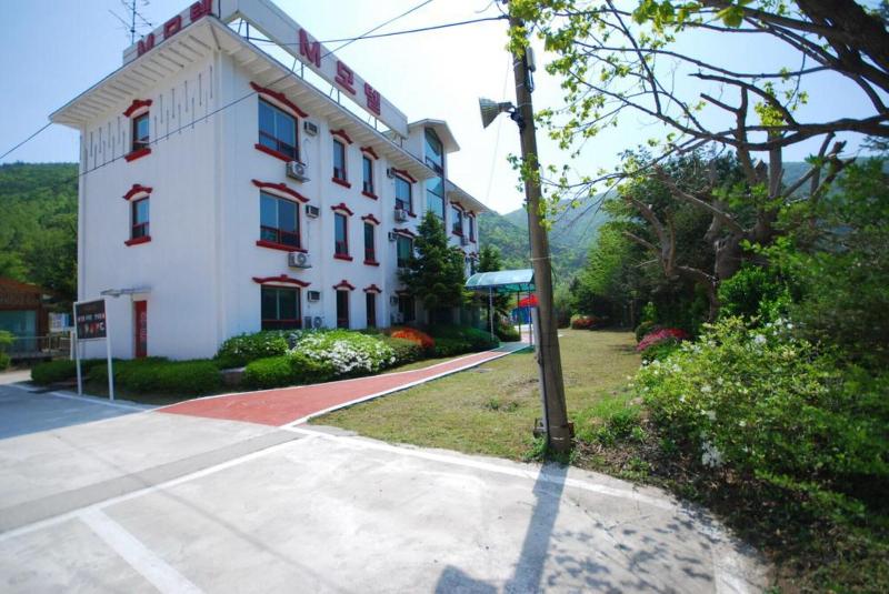 M Motel image