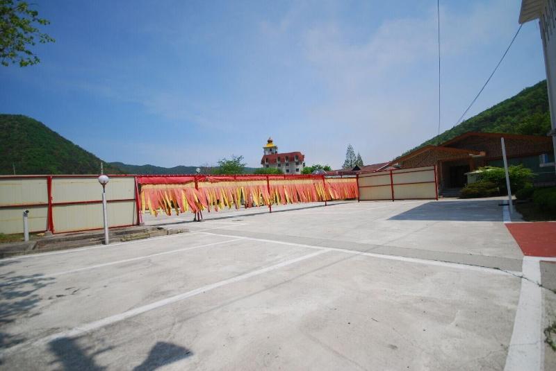 M Motel image