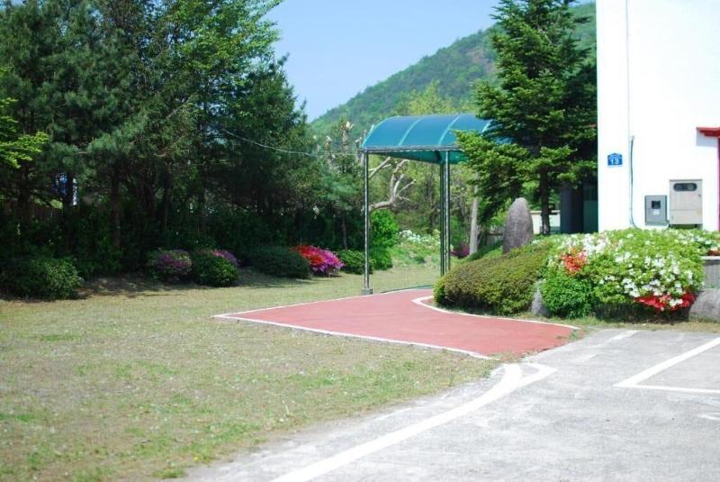 M Motel image