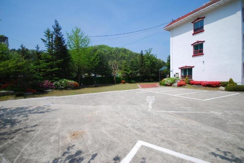 M Motel image
