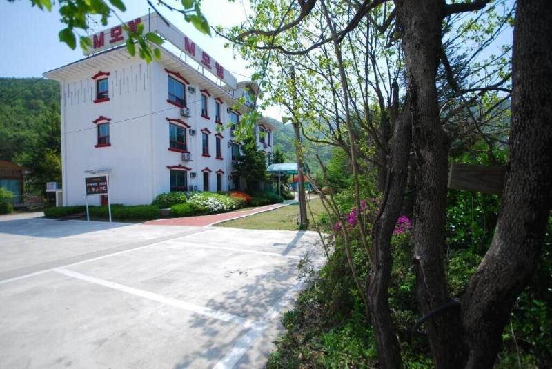 M Motel image