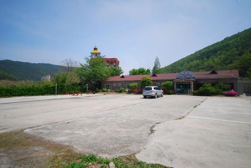 M Motel image