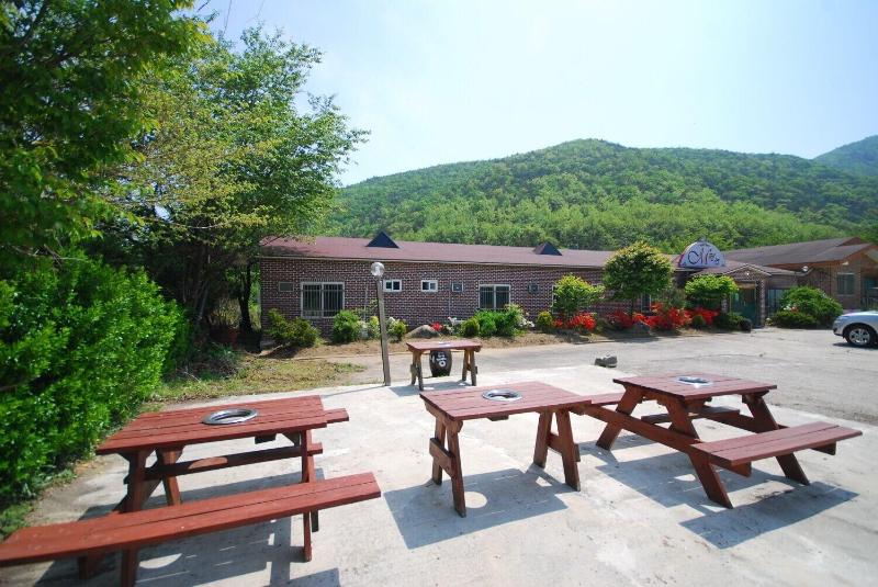 M Motel image