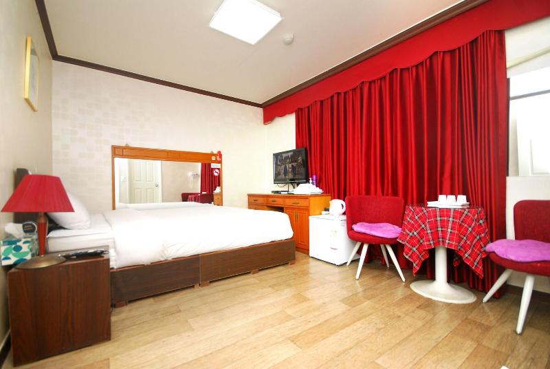 M Motel image
