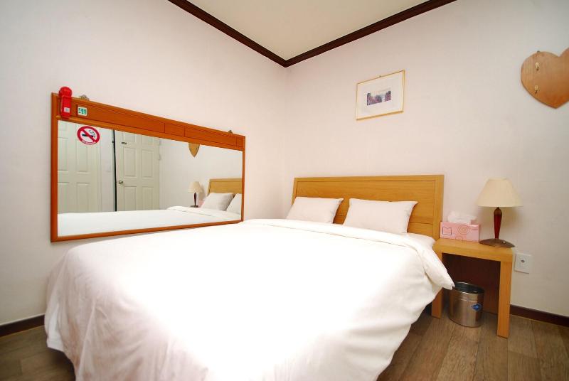 M Motel image