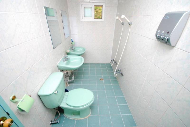 M Motel image