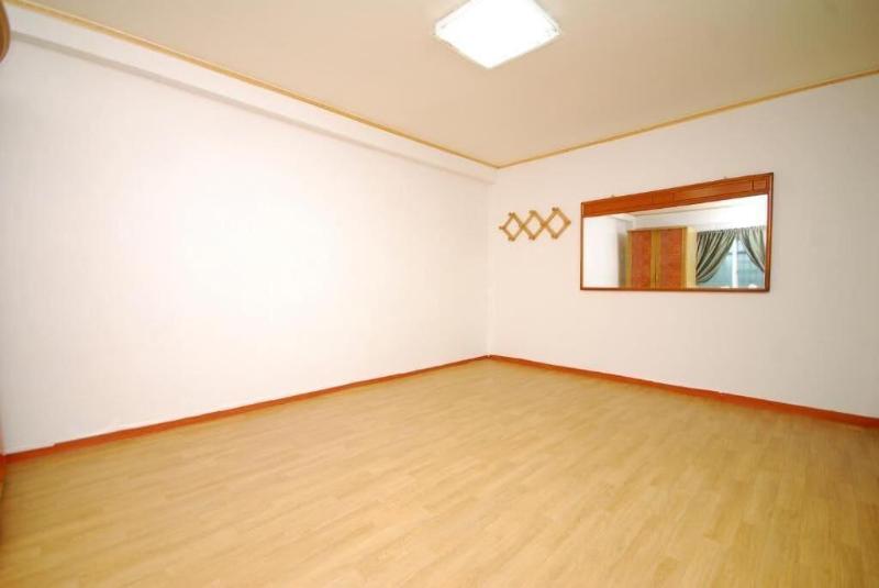 M Motel image