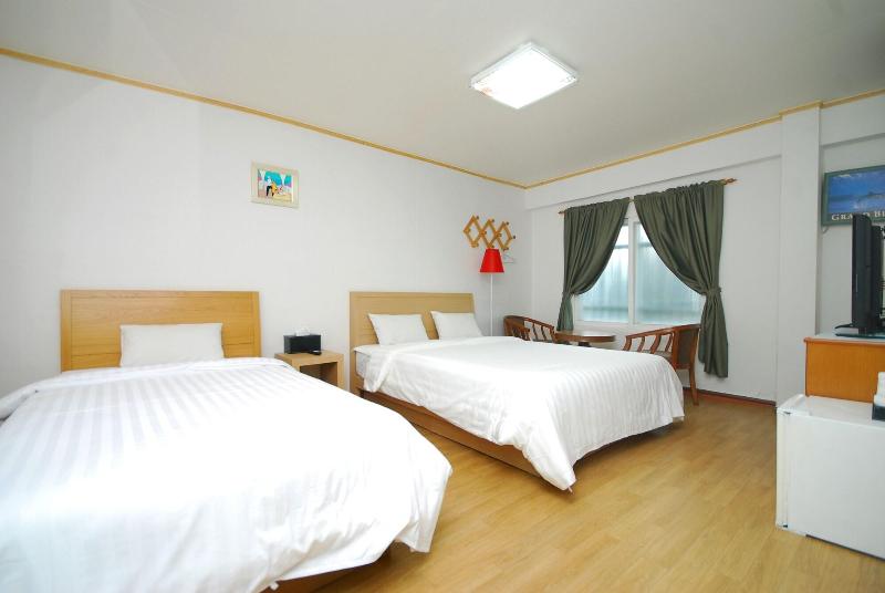 M Motel image