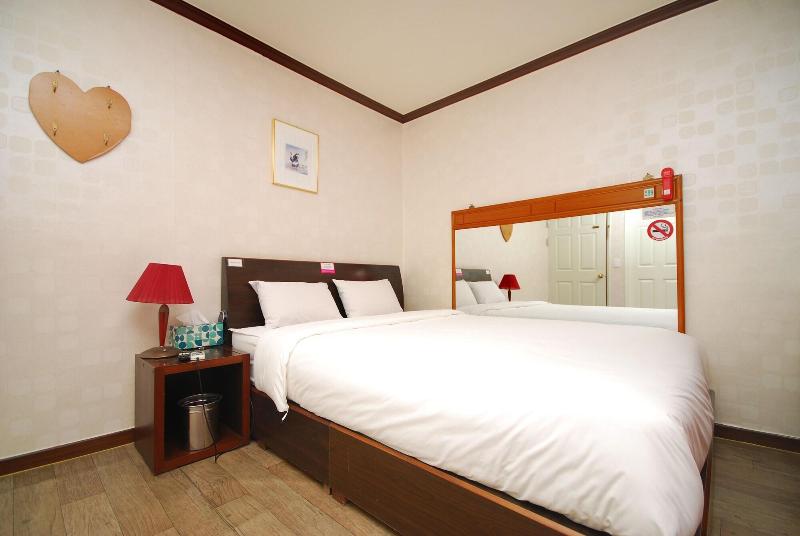 M Motel image