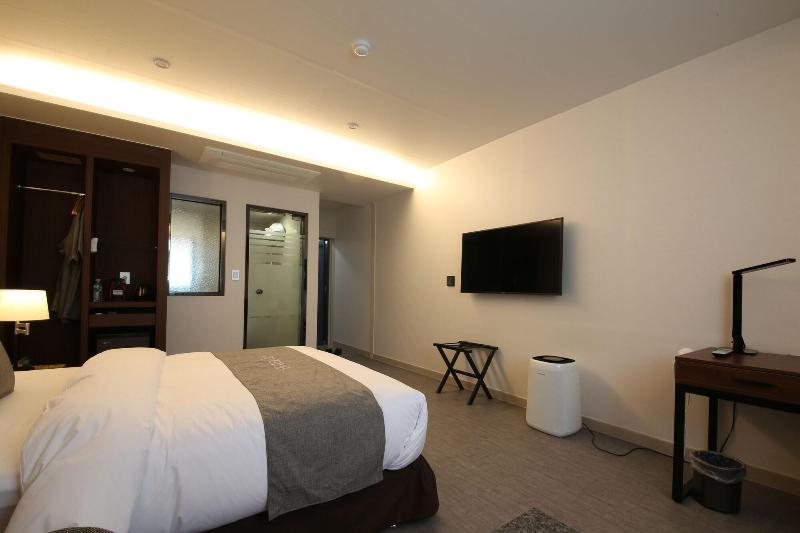 Hotel J's image