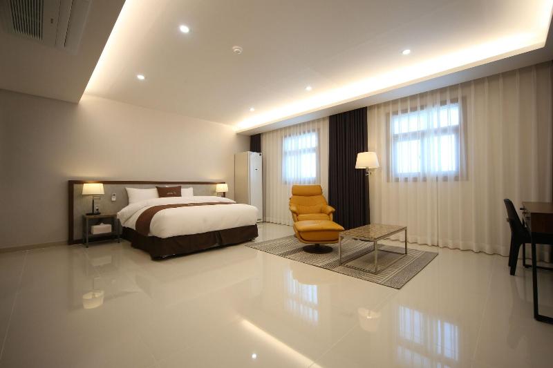 Hotel J's image