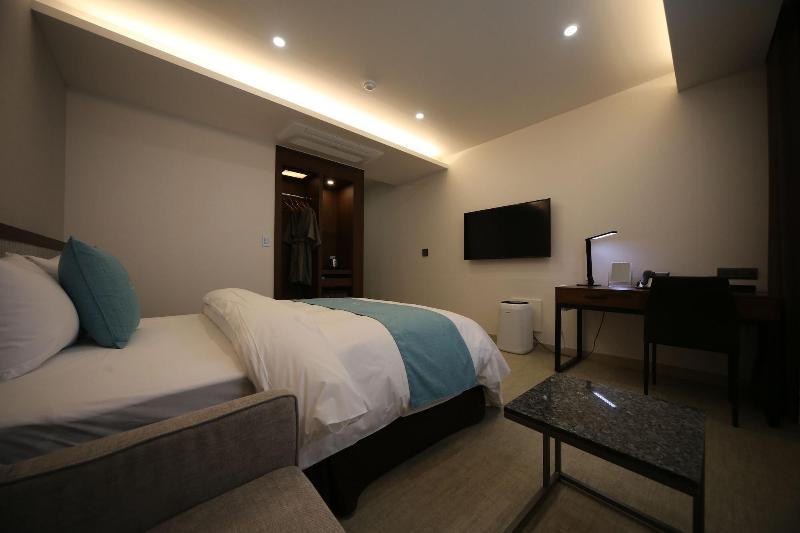 Hotel J's image
