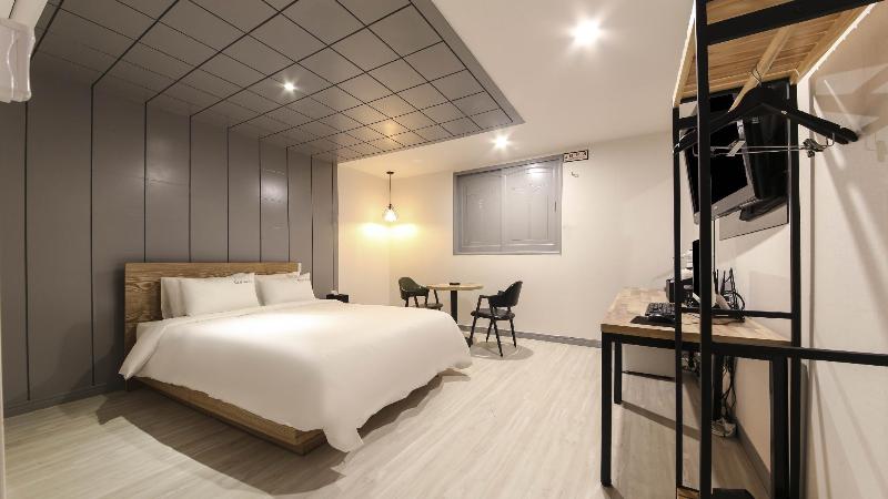 Tour Hotel image