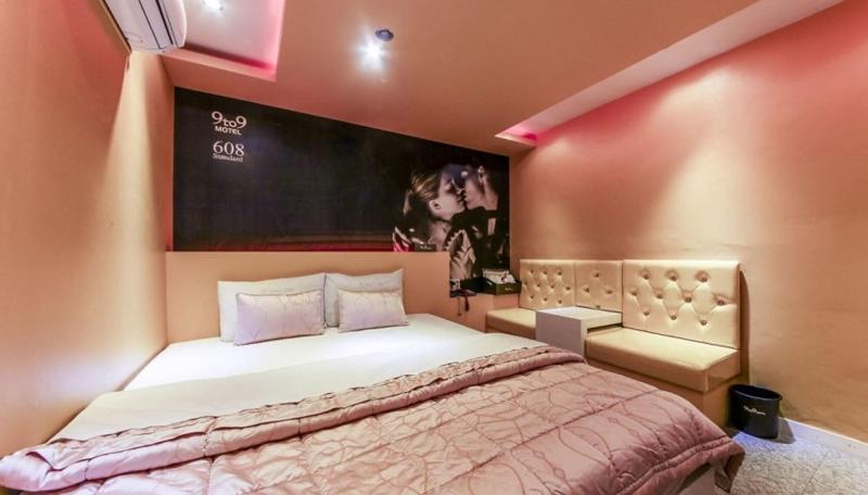 9To9 Motel image