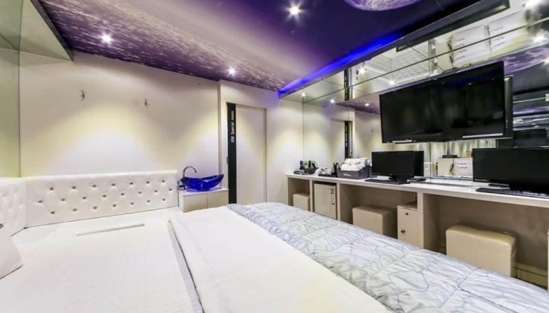 9To9 Motel image