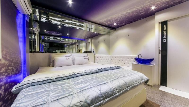 9To9 Motel image