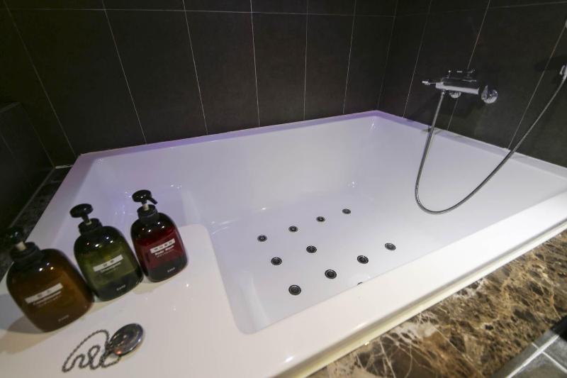 2Heaven Hotel image