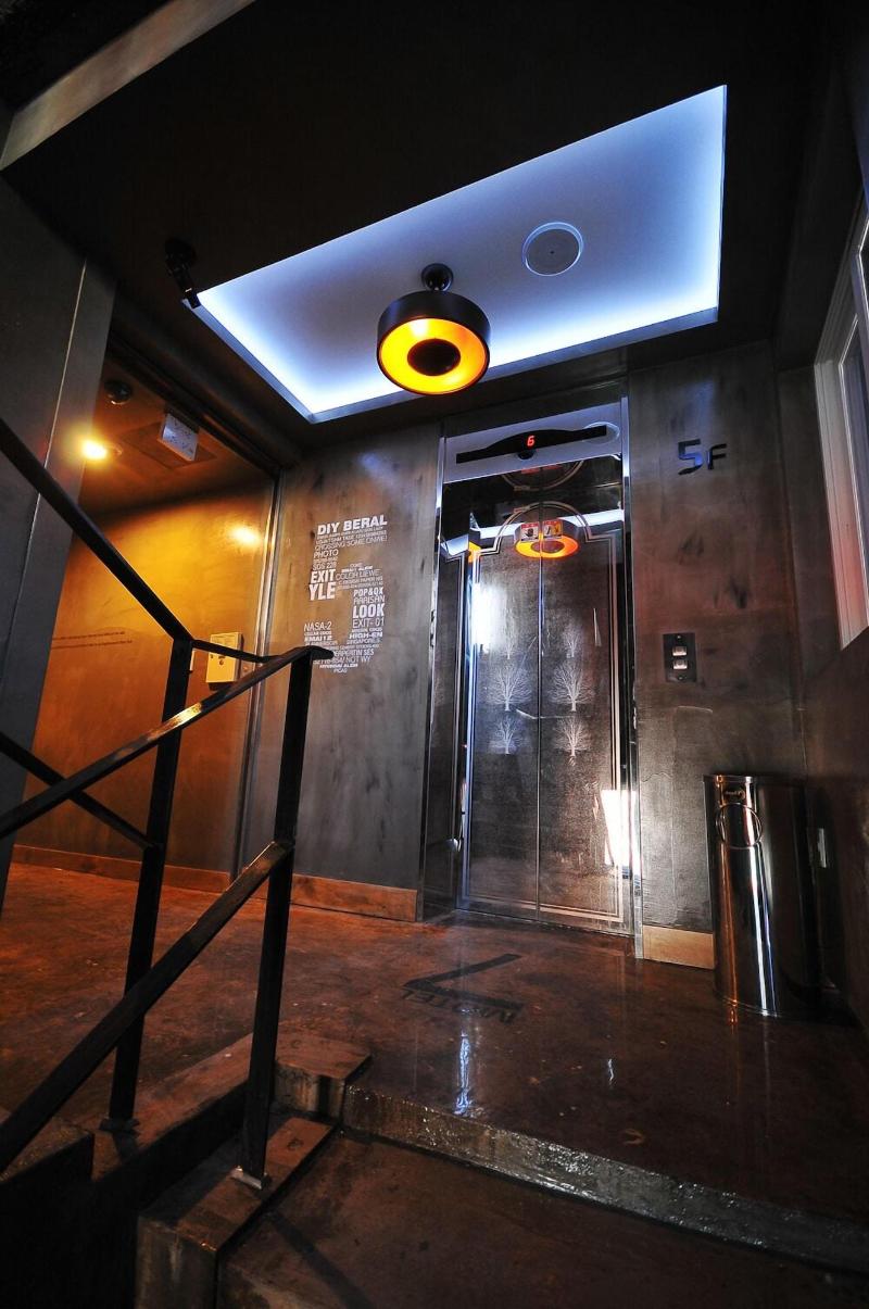 7 Motel image