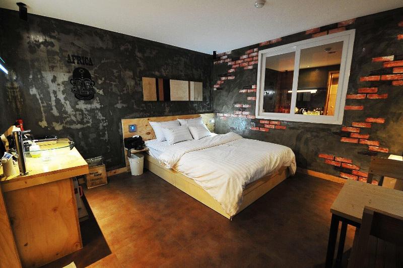 7 Motel image