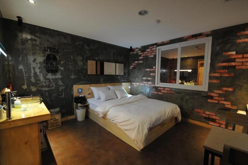 7 Motel image