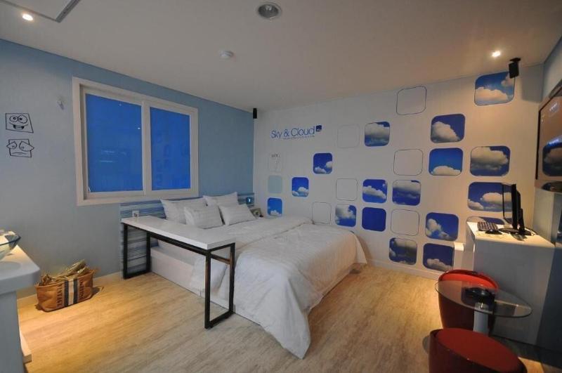 7 Motel image