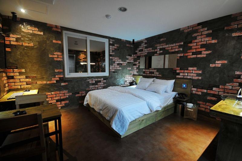7 Motel image