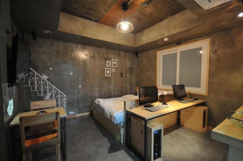7 Motel image