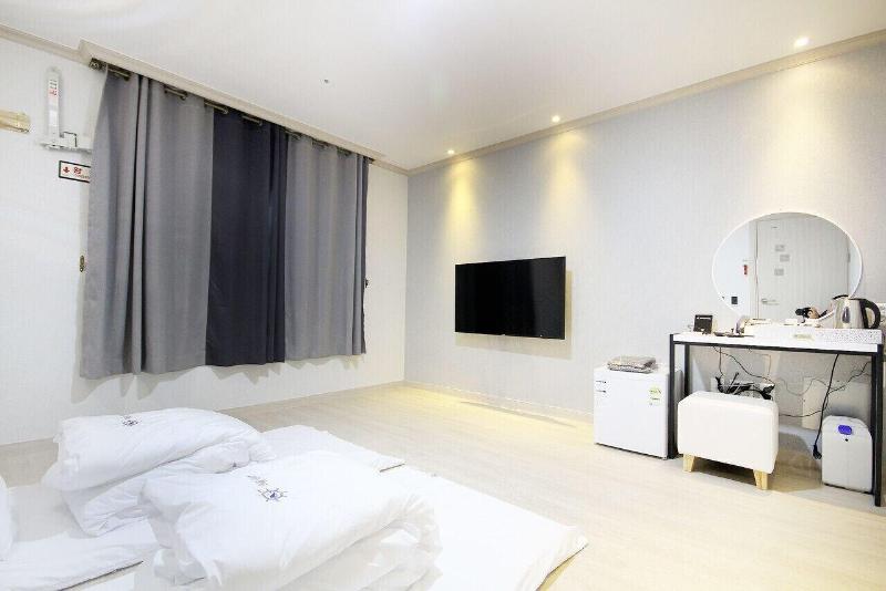 Mj Tour Hostel image