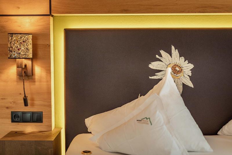 Hotel Hochzillertal image