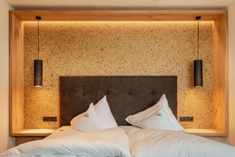 Hotel Hochzillertal image