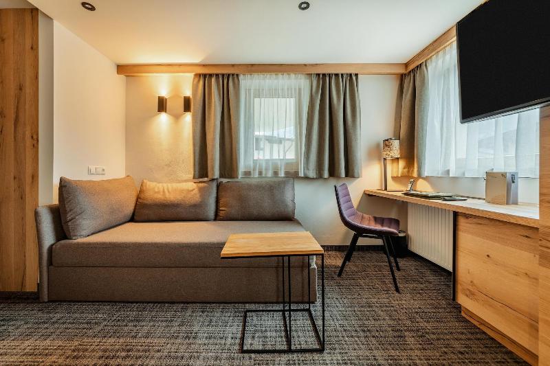 Hotel Hochzillertal image
