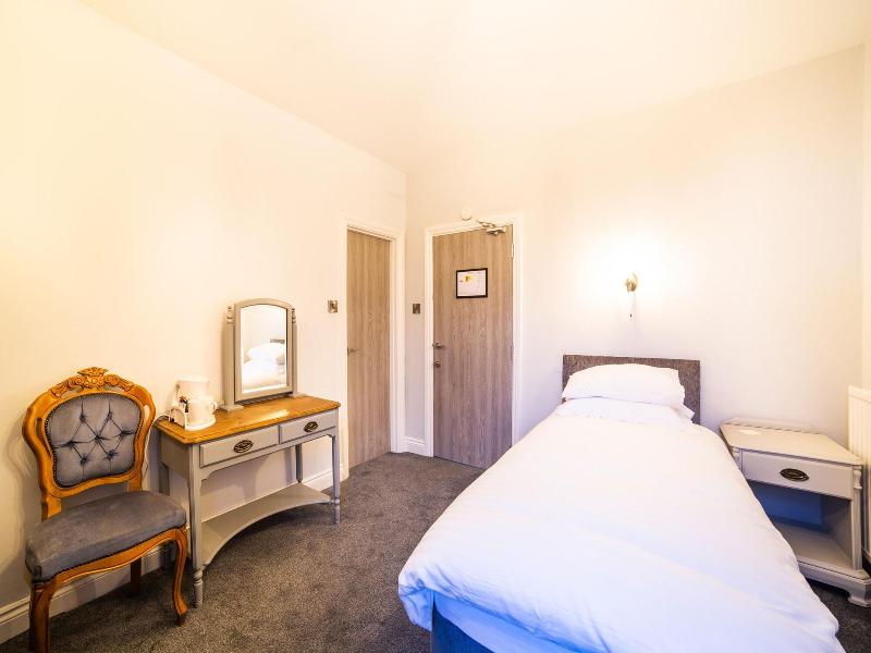 Churchill's Hotel image