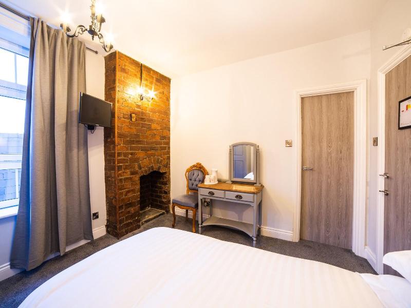 Churchill's Hotel image