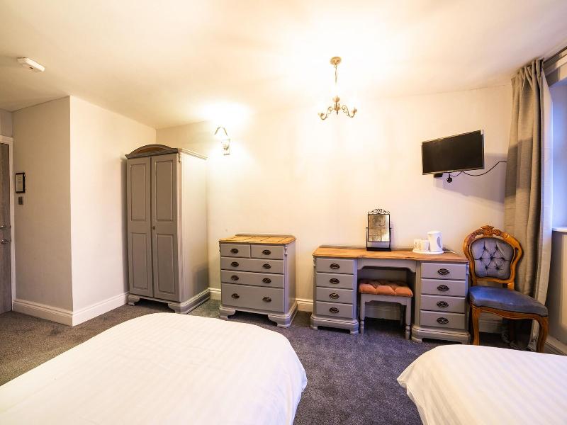 Churchill's Hotel image