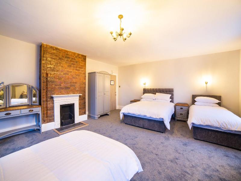 Churchill's Hotel image