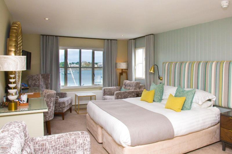 DOUBLE PREMIUM KING BED