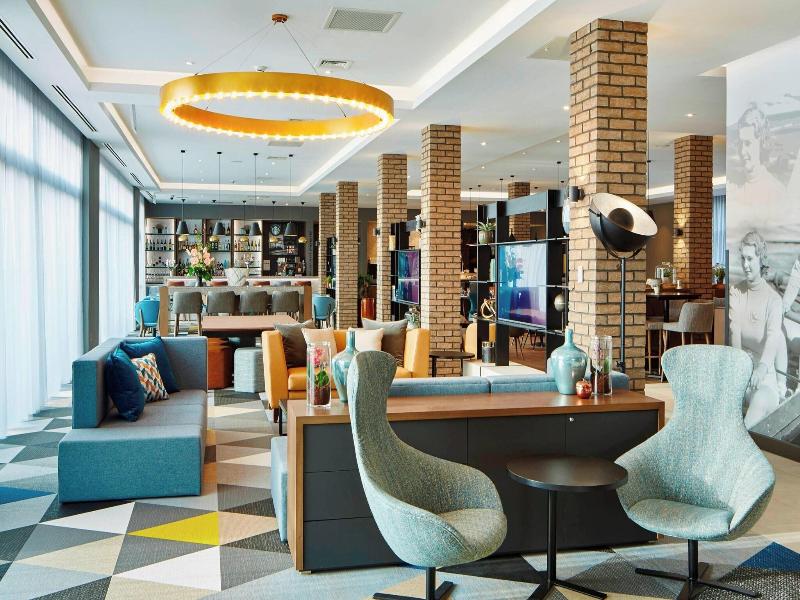 Courtyard By Marriott Oxford South image