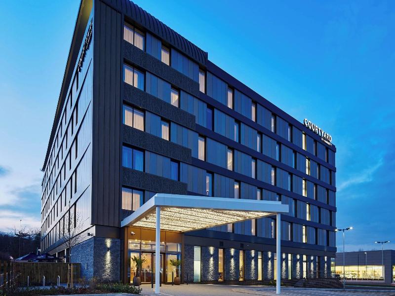 Courtyard By Marriott Oxford South image