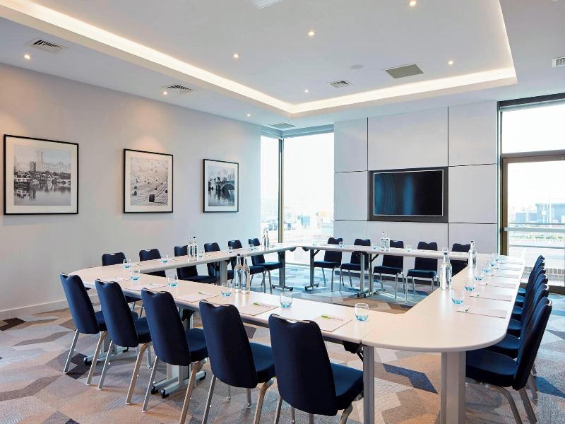 Courtyard By Marriott Oxford South image