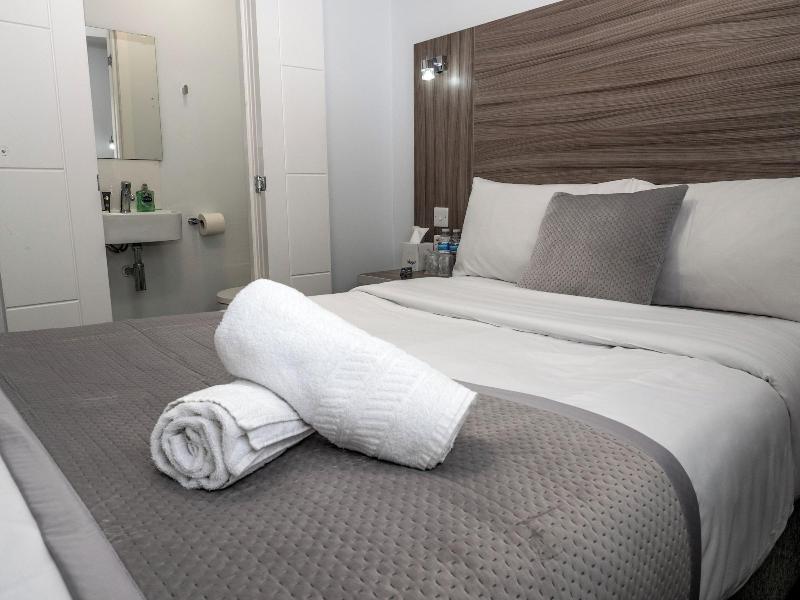 Sky Nights Hotel London Heathrow image